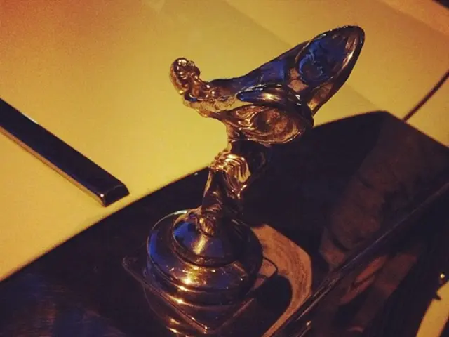 Interpreting Dreams: Unveil the Secret Hidden Messages of Your Nocturnal Journeys (Driver of a Car)