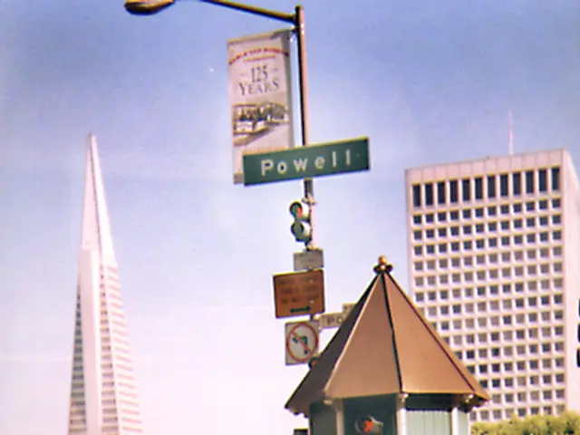 Raging Fire in Marseille Fails to be Extinguished, Leaves 110 Slightly Hurt