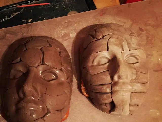 Turmeric Facial Treatment: Advantages, Risks, and Application Guidelines