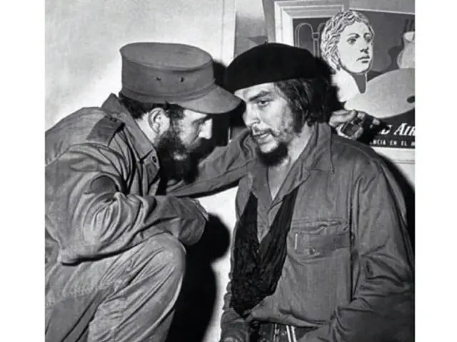 Boss-employee friendship potentially problematic, according to psychologist's analysis