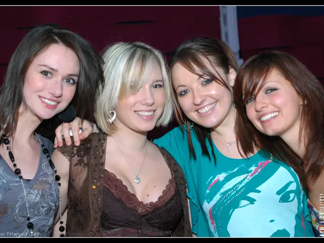 Starbucks employees filing lawsuit over the business's updated dress code policy